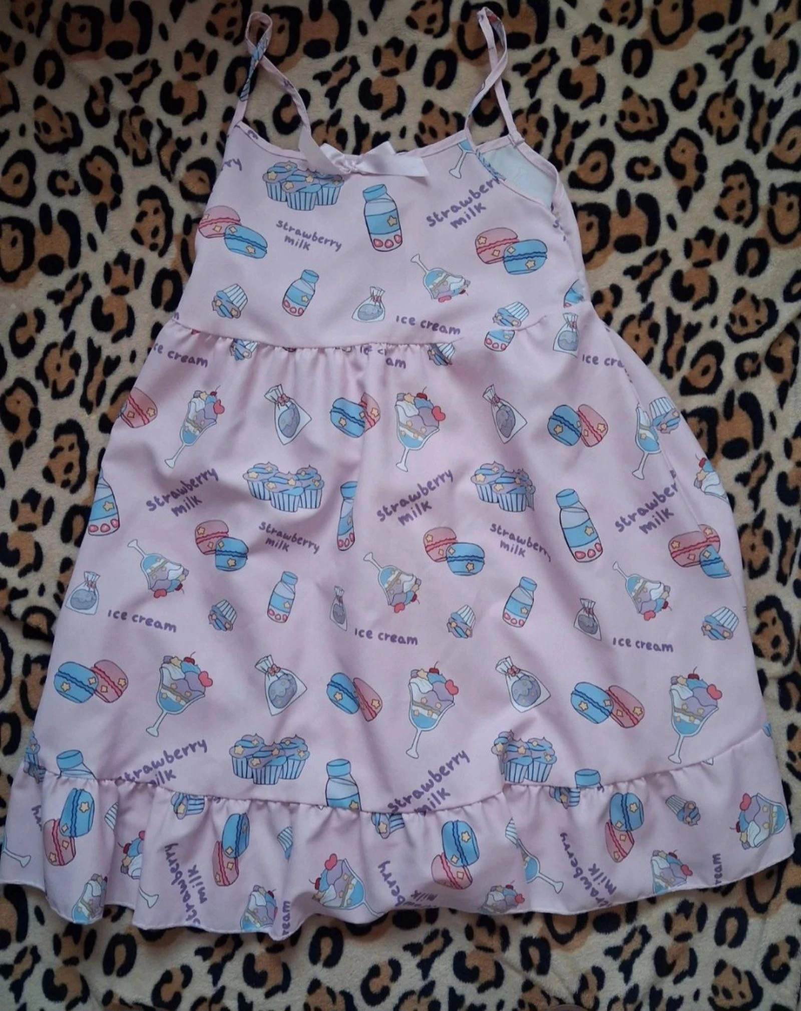 Vestido de tirantes en color rosa pastel kawaii